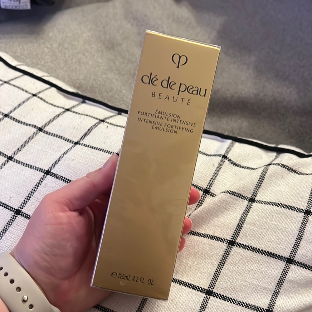 Cle de peau intensive fortifying emulsion 4.2